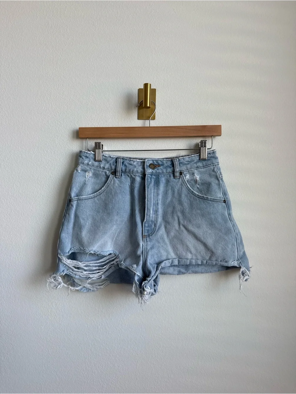 Rolla's Dusters High Rise Slim Denim Shorts Light Wash Distressed Size 27